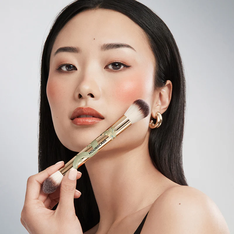 ЛІМІТОВАНИЙ Пензлик для макіяжу HOURGLASS Ambient™ Lighting Edit Brush — Limited Edition Collection 2024 — DRAGON