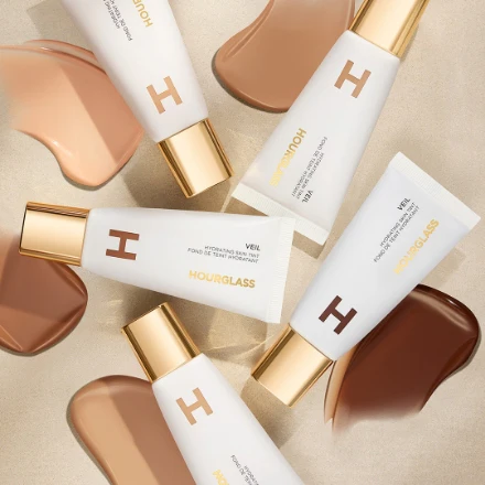 Легка тональная основа HOURGLASS Veil Hydrating Skin Tint
