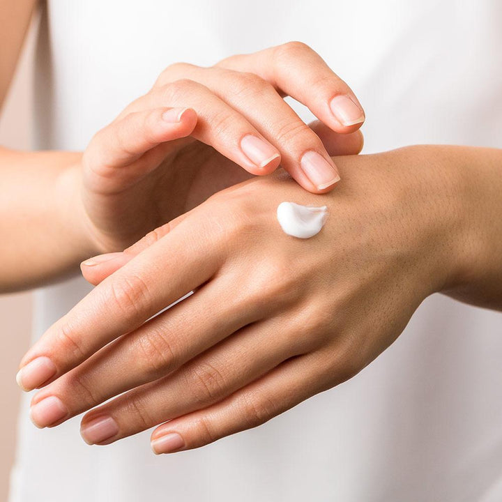 Зволожувальний сонцезахисний крем для рук HydroPeptide Solar Defense Hand Guard SPF15