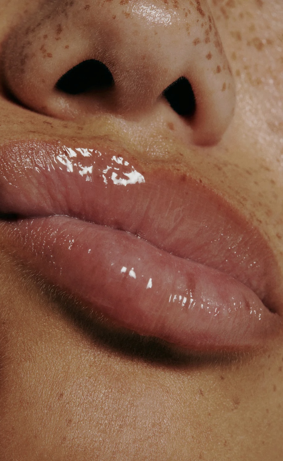 Прозорий тінт для вуст із пептидами і ніжним ароматом ванілі RHODE Peptide Lip Treatment The Nourishing Lip Layer Vanilla